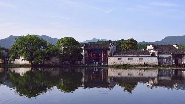 广东惠州：啃下“硬骨头” 消灭臭水沟